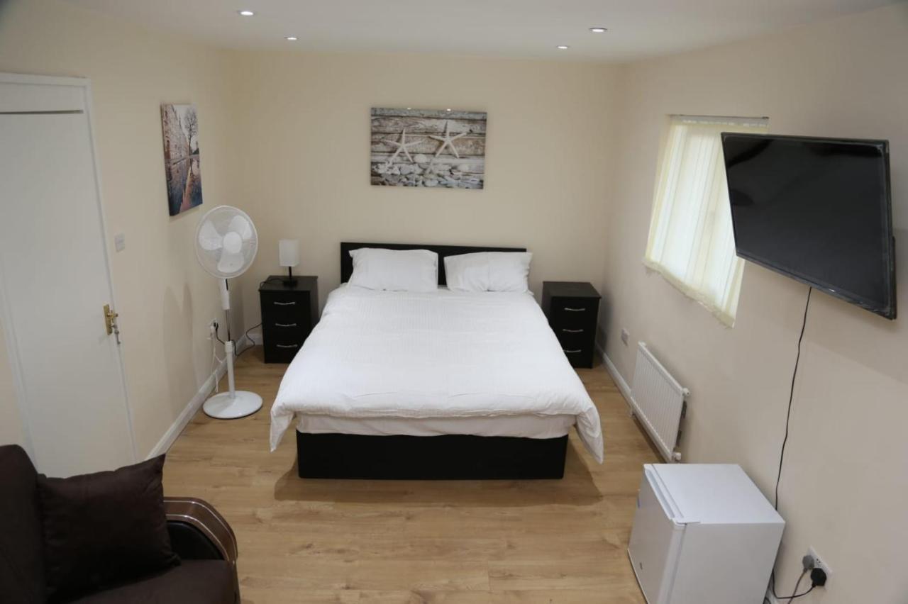 A A Guest Rooms Thamesmead Erith 外观 照片