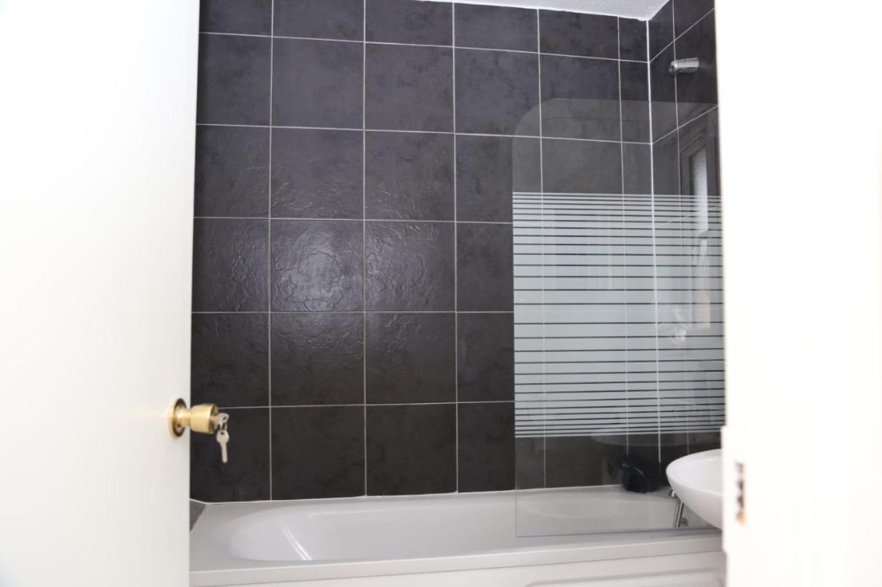 A A Guest Rooms Thamesmead Erith 外观 照片