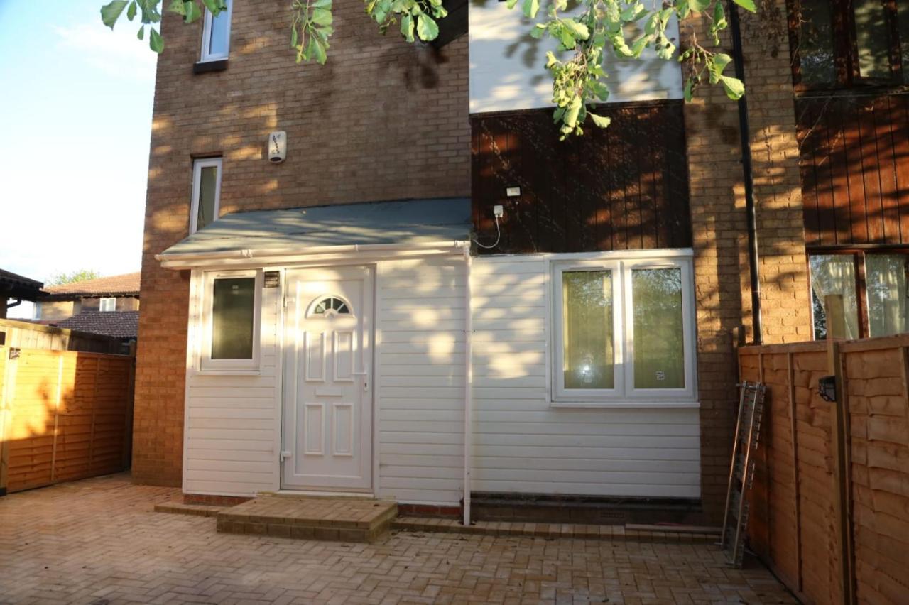A A Guest Rooms Thamesmead Erith 外观 照片