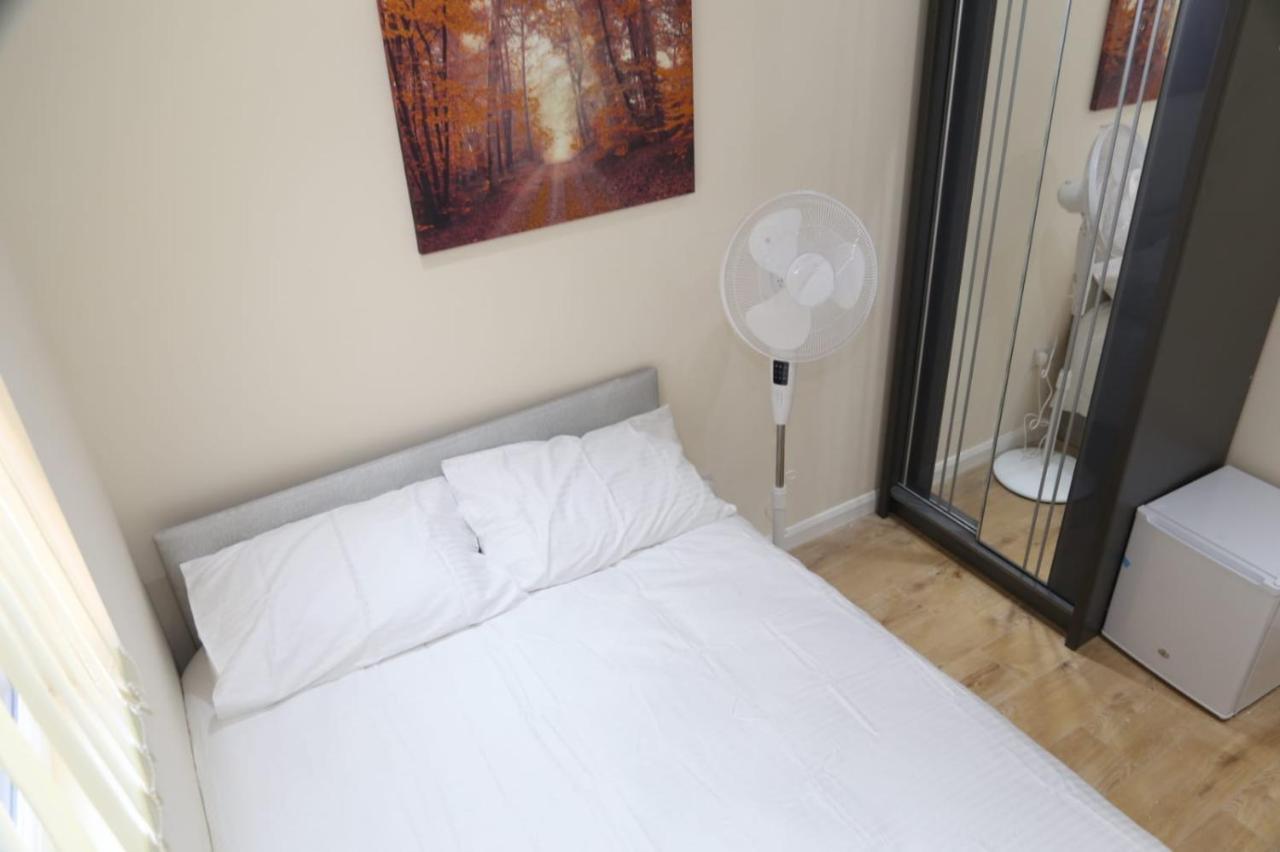 A A Guest Rooms Thamesmead Erith 外观 照片