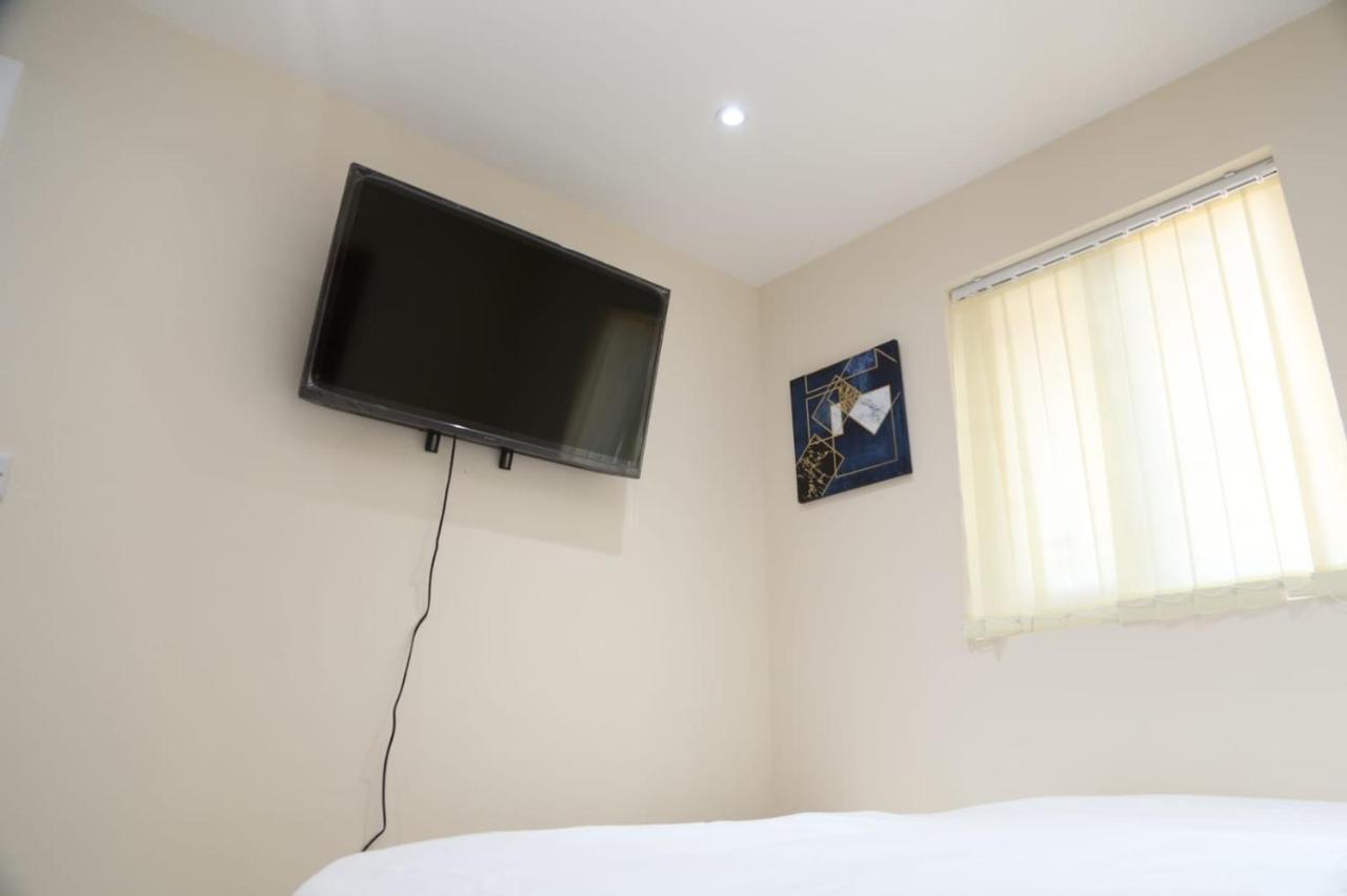 A A Guest Rooms Thamesmead Erith 外观 照片